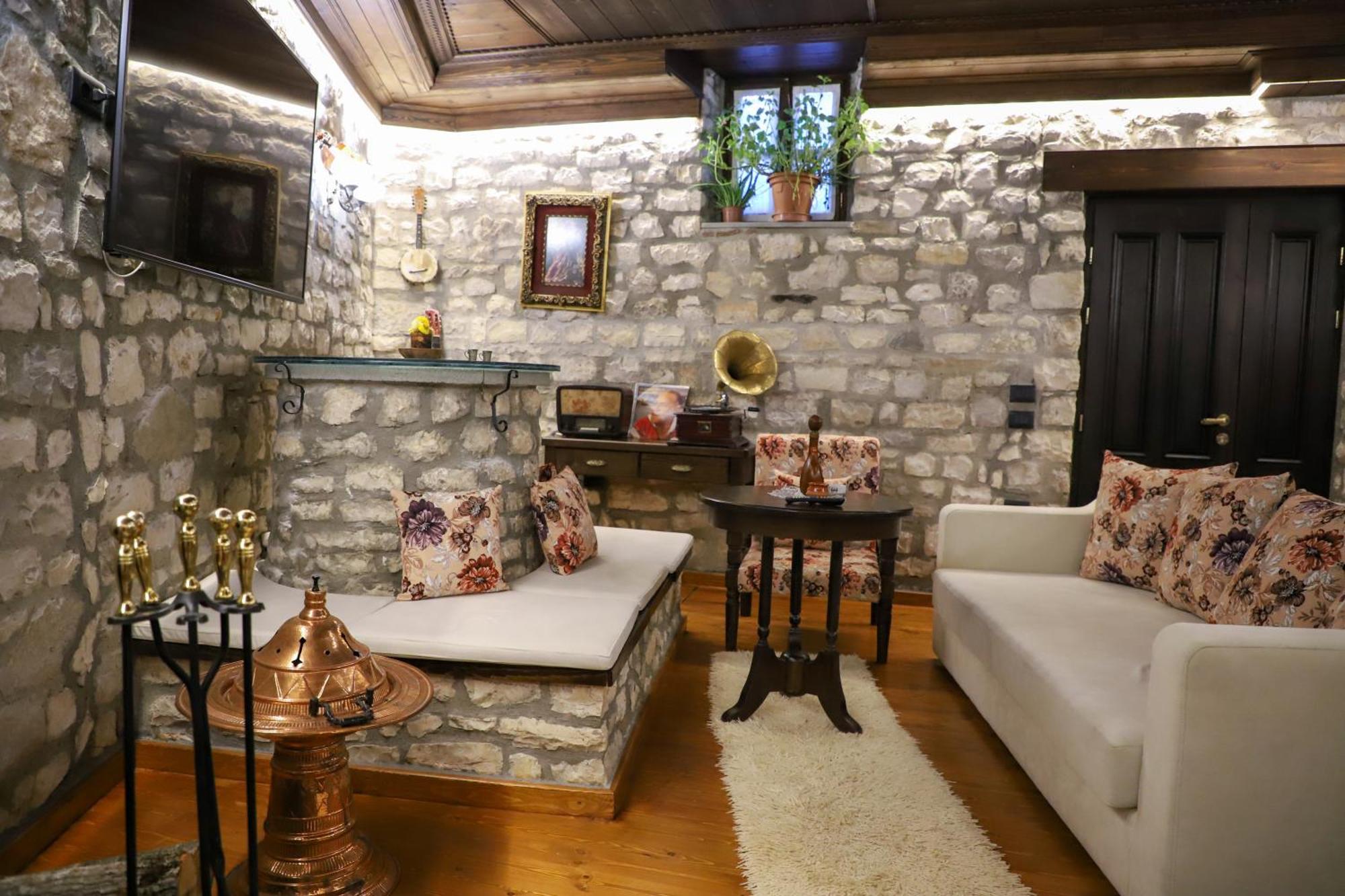 Villa Oda Tomori เบราท ภายนอก รูปภาพ