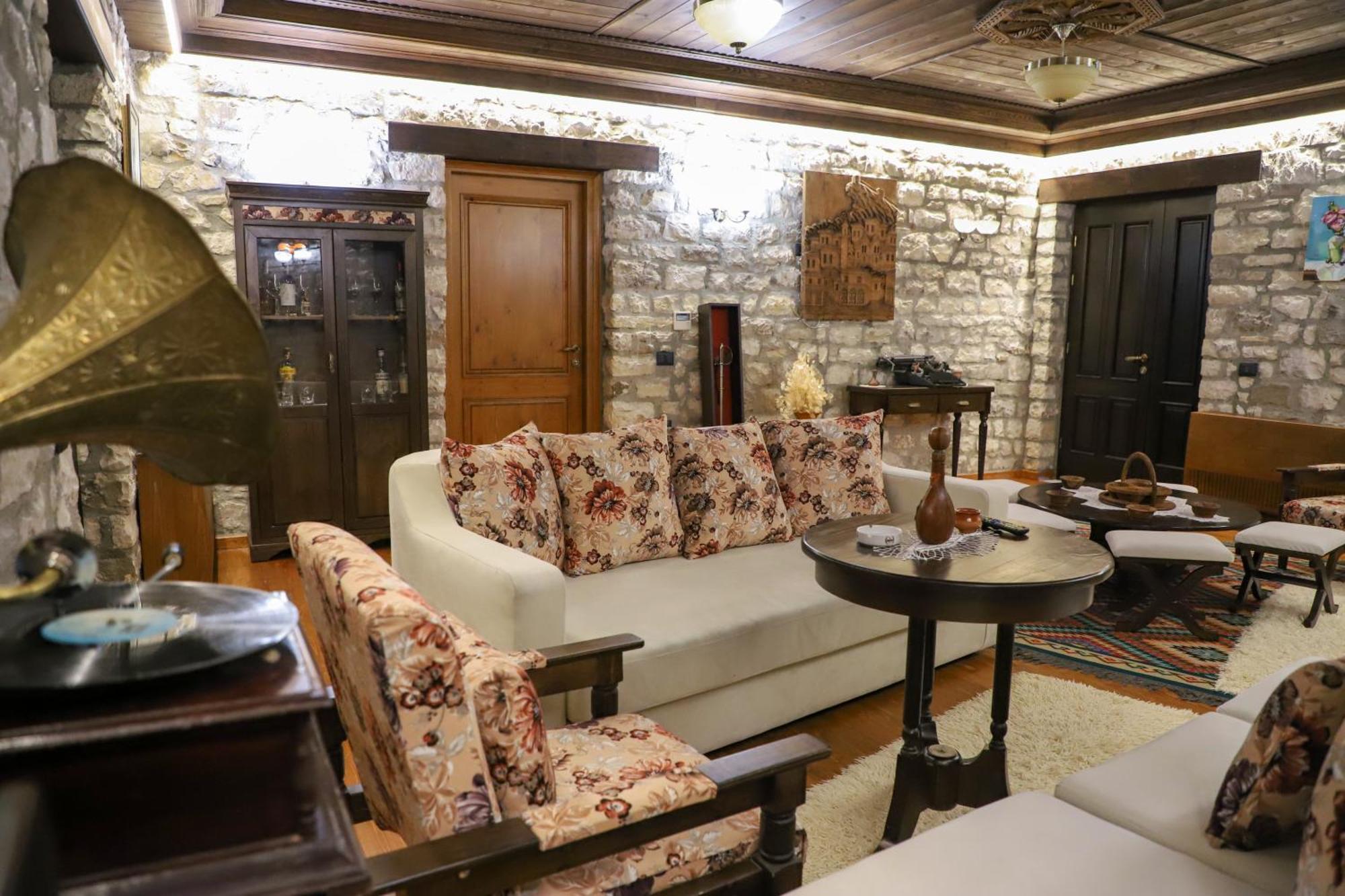 Villa Oda Tomori เบราท ภายนอก รูปภาพ